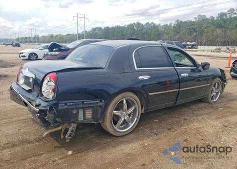 2000 Lincoln Town Car Executive from USA, damaged, VIN 1LNHM81W8YY928351